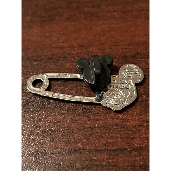 Disney Mickey Mouse Safety Pin Trading Pin - Picture 3 of 4